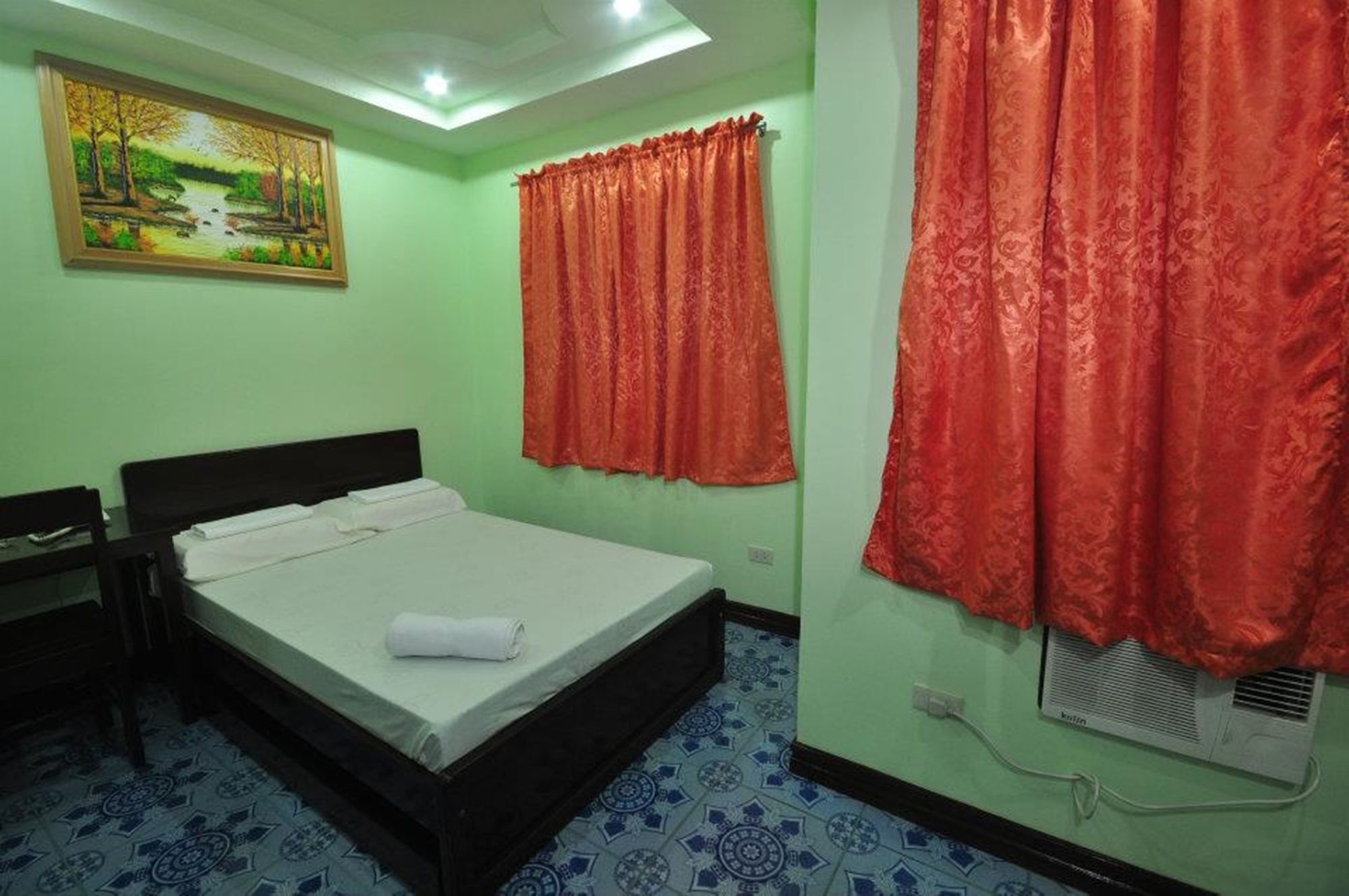 Rooms R Us - Voyagers Palace Puerto Princesa Exterior photo